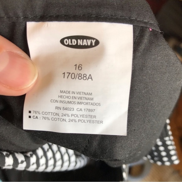 Old Navy polka dot shorts. Brand new. Size 16. - Picture 6 of 6